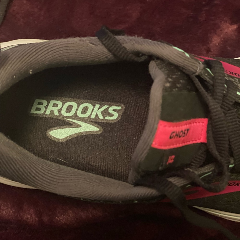 Brookes “ghost” running shoes. Like new. Size 8.5. - Picture 2 of 3